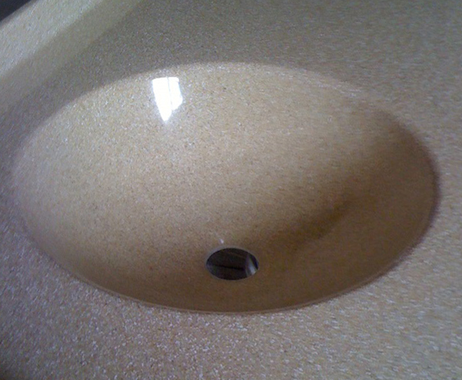 Раковина для ванны из искусственного камня. Раковина интегрированная, в форме полусферы, бежевая.